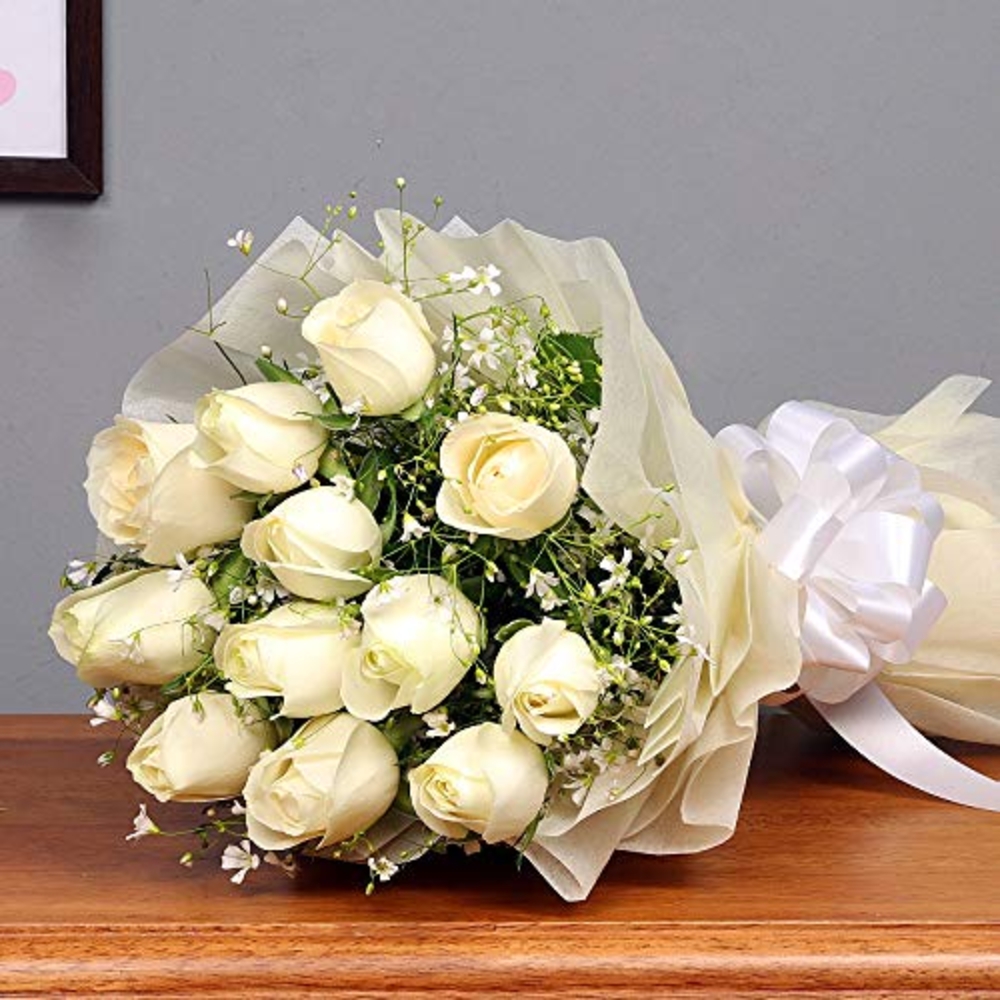 12 White Roses